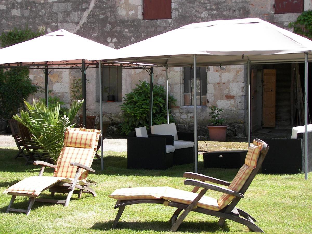 Bed and Breakfast Domaine Du Noble Saint-Jean-de-Thurac Exteriér fotografie
