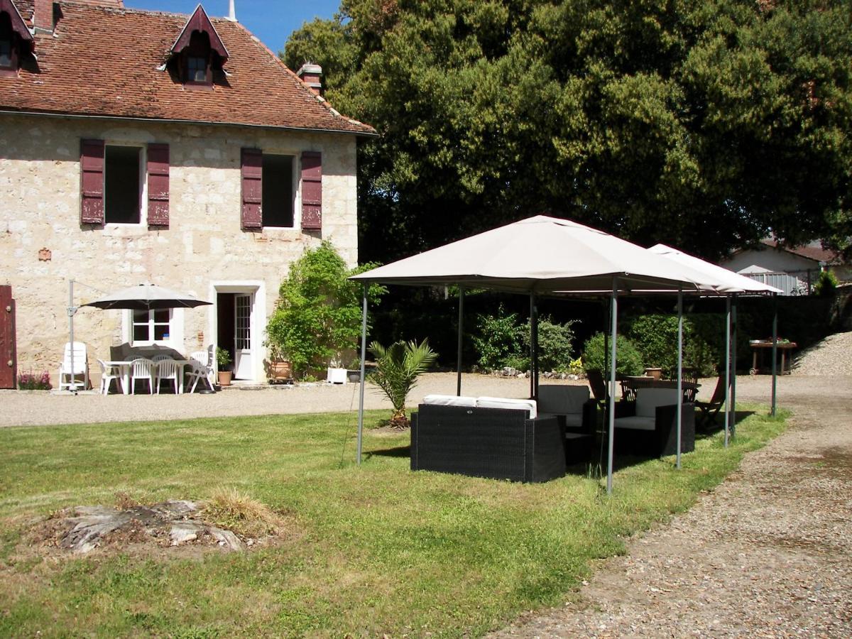 Bed and Breakfast Domaine Du Noble Saint-Jean-de-Thurac Exteriér fotografie